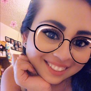 Meet your Posher, Daniela